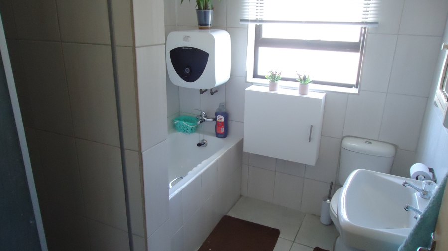 10 Bedroom Property for Sale in Croydon Western Cape